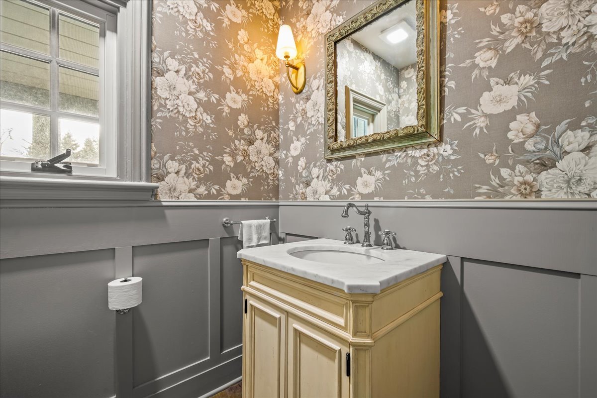 1163 Romona Rd Wilmette, IL 60091