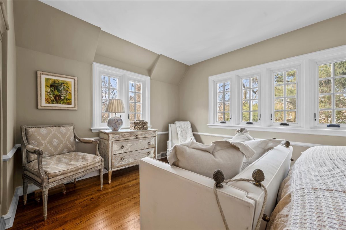 1163 Romona Rd Wilmette, IL 60091