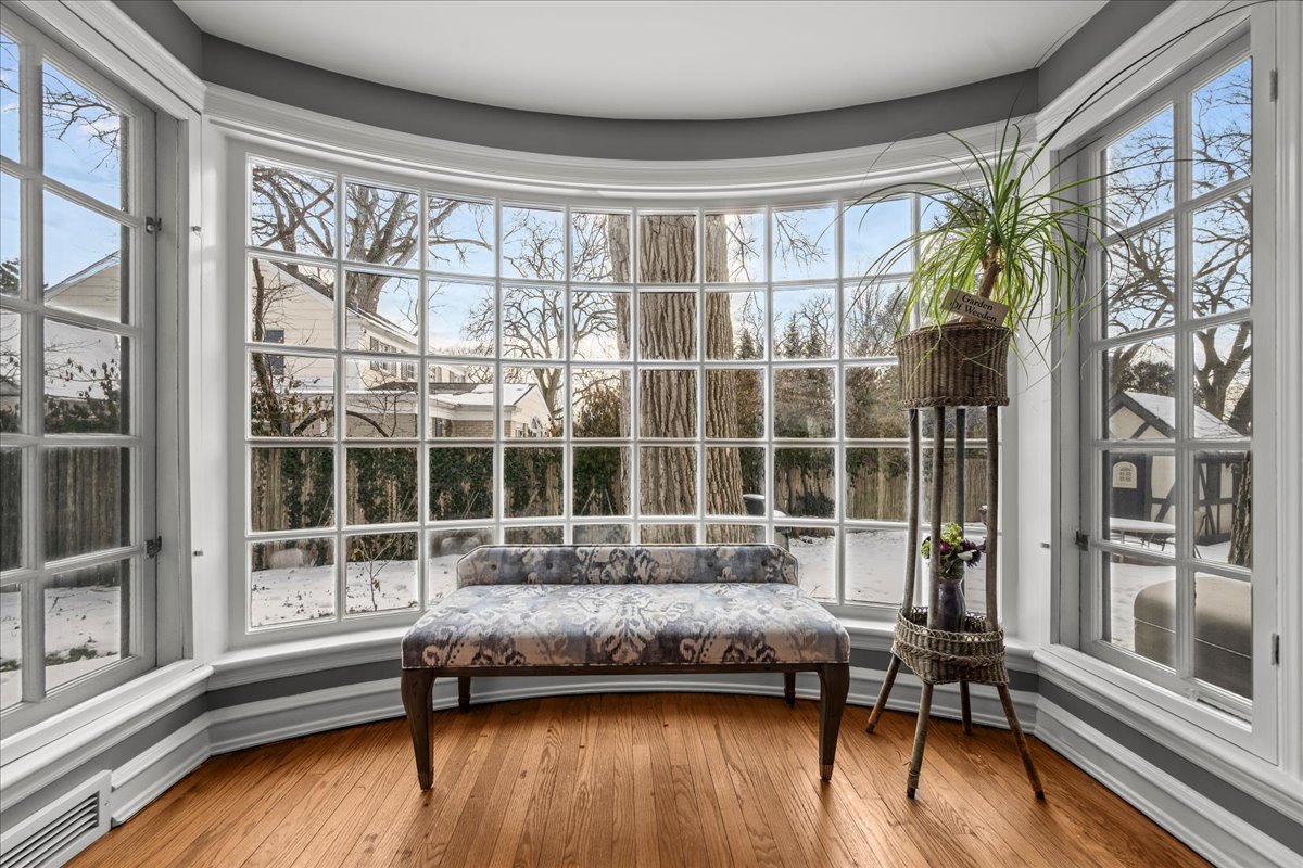 1163 Romona Rd Wilmette, IL 60091