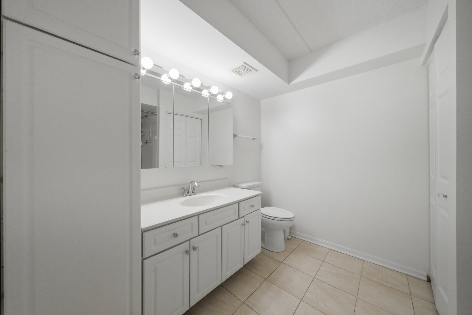 7081 W Touhy Ave #407 Niles, IL 60714