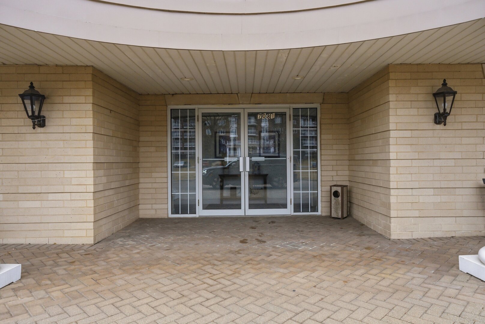 7081 W Touhy Ave #407 Niles, IL 60714