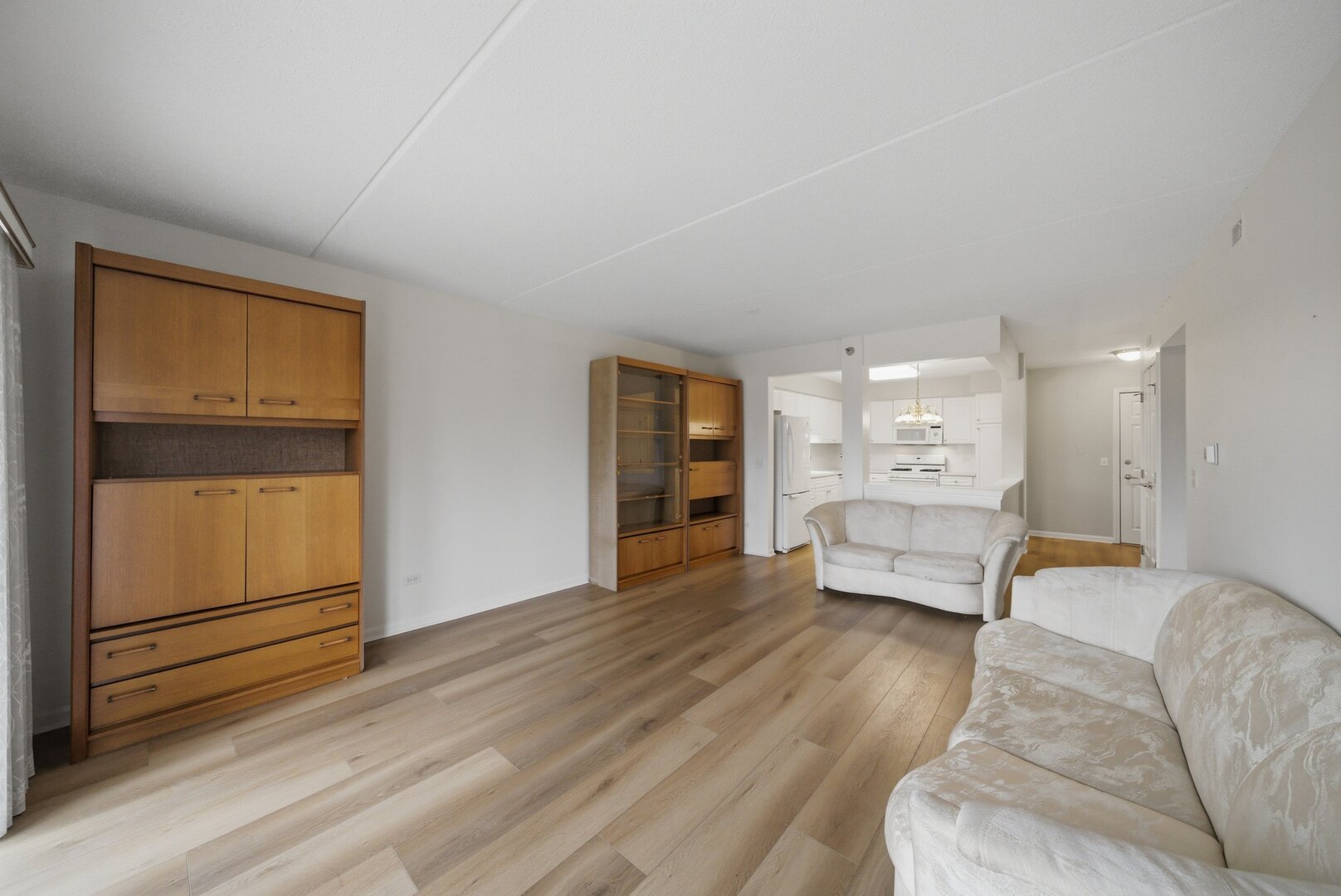 7081 W Touhy Ave #407 Niles, IL 60714