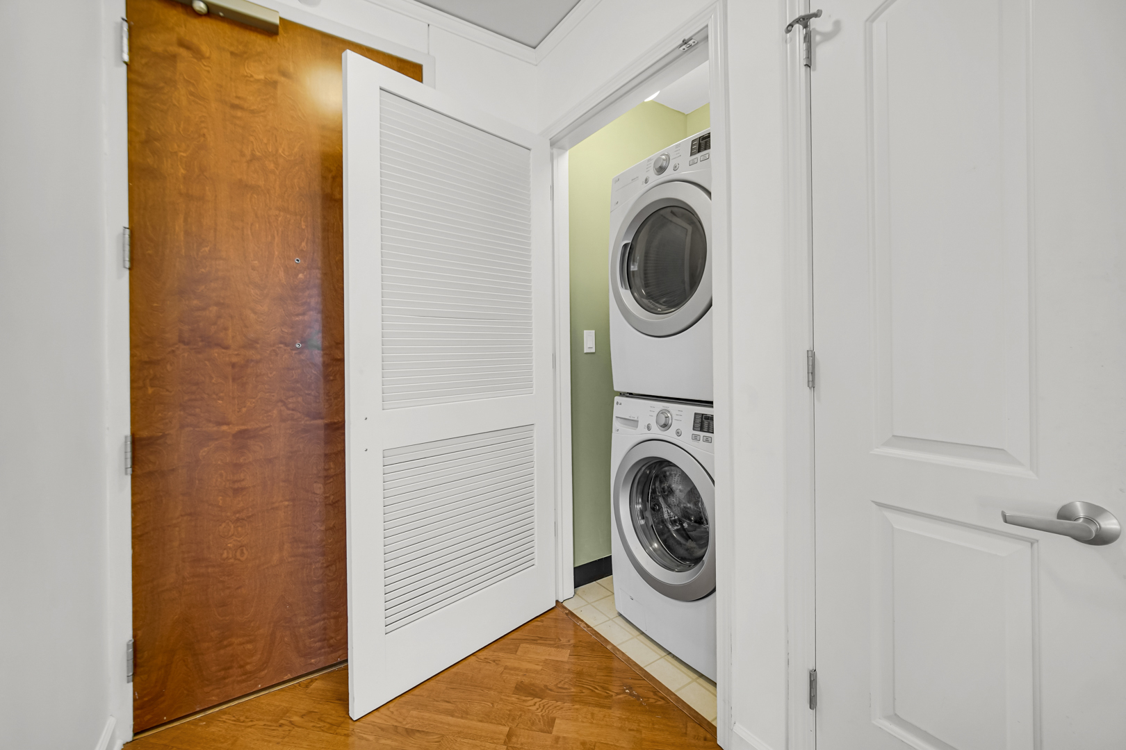 420 E Waterside Dr #503 Chicago, IL 60601