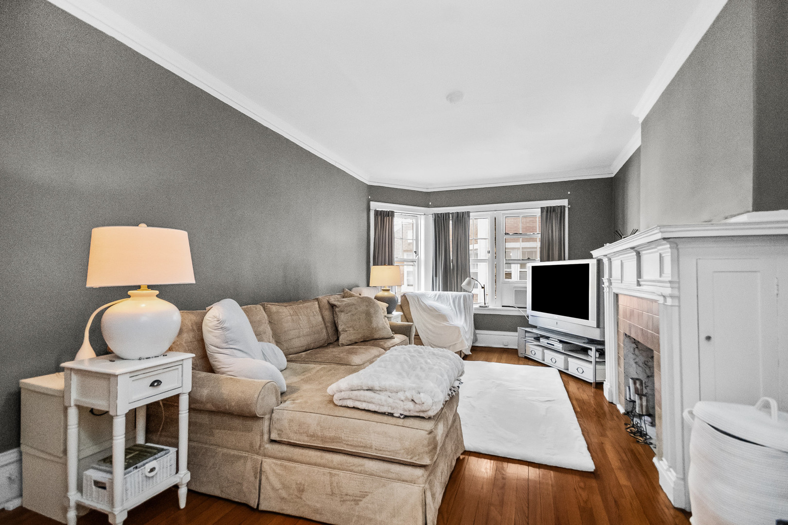 212 N Oak Park Ave #2EE Oak Park, IL 60302