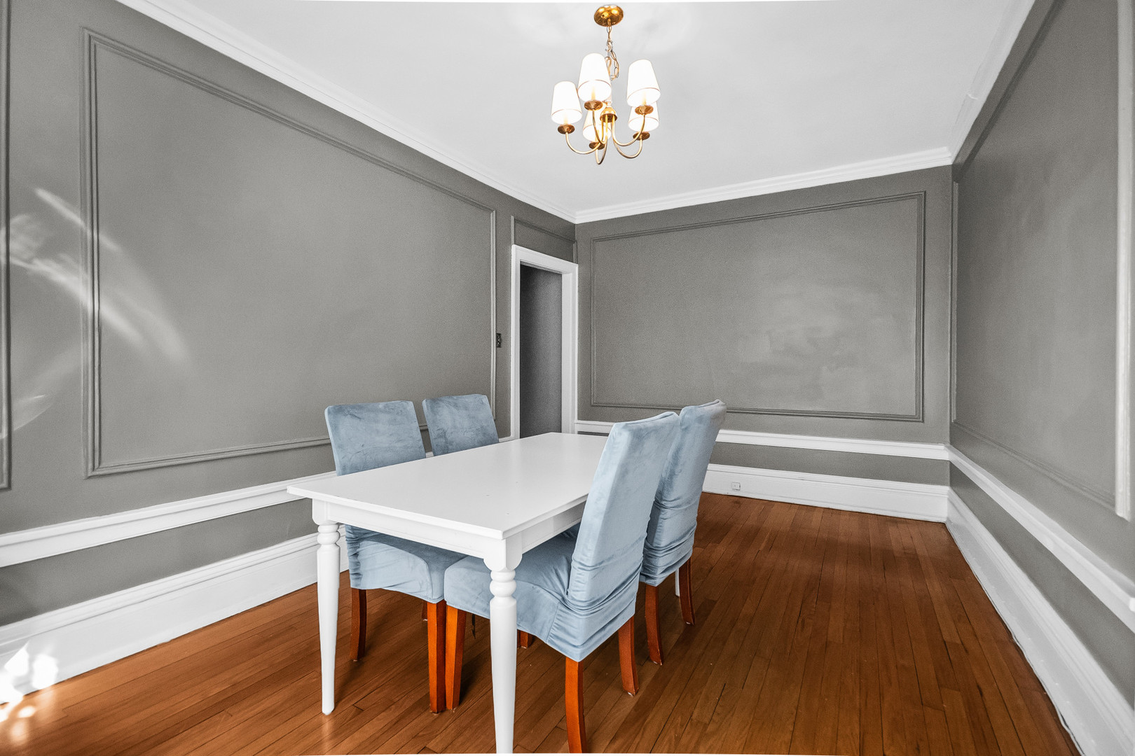 212 N Oak Park Ave #2EE Oak Park, IL 60302