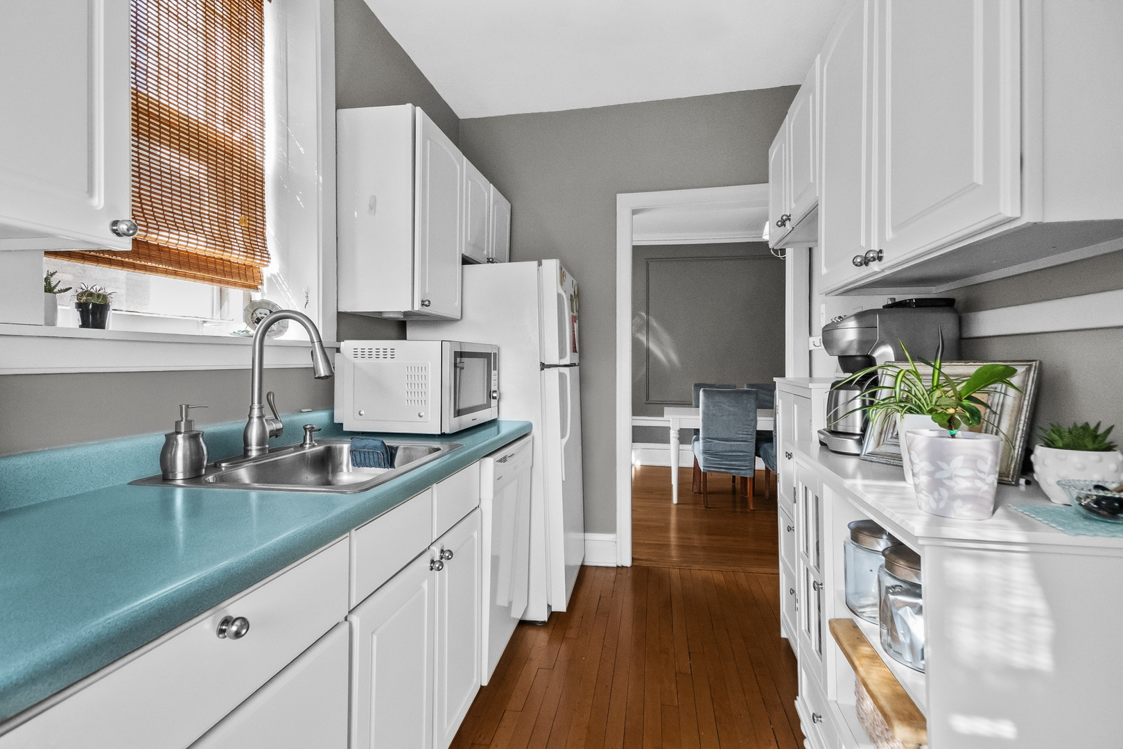 212 N Oak Park Ave #2EE Oak Park, IL 60302