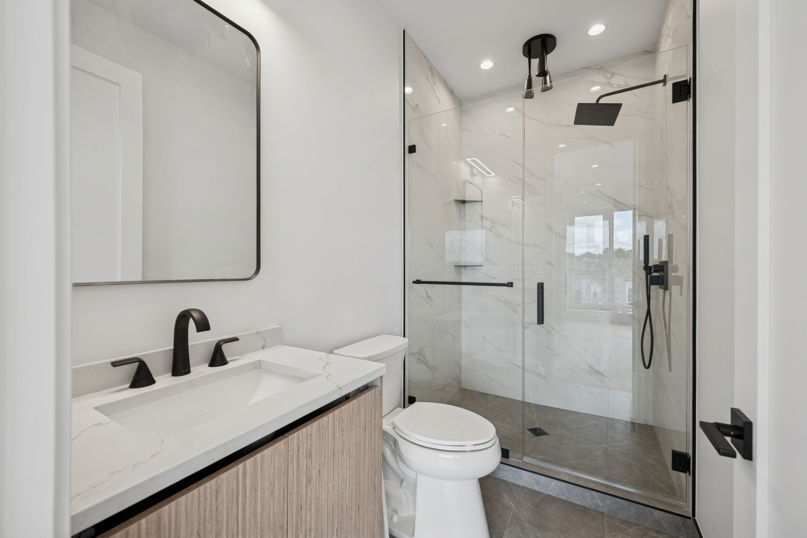 1325 N Artesian Ave #PH Chicago, IL 60622