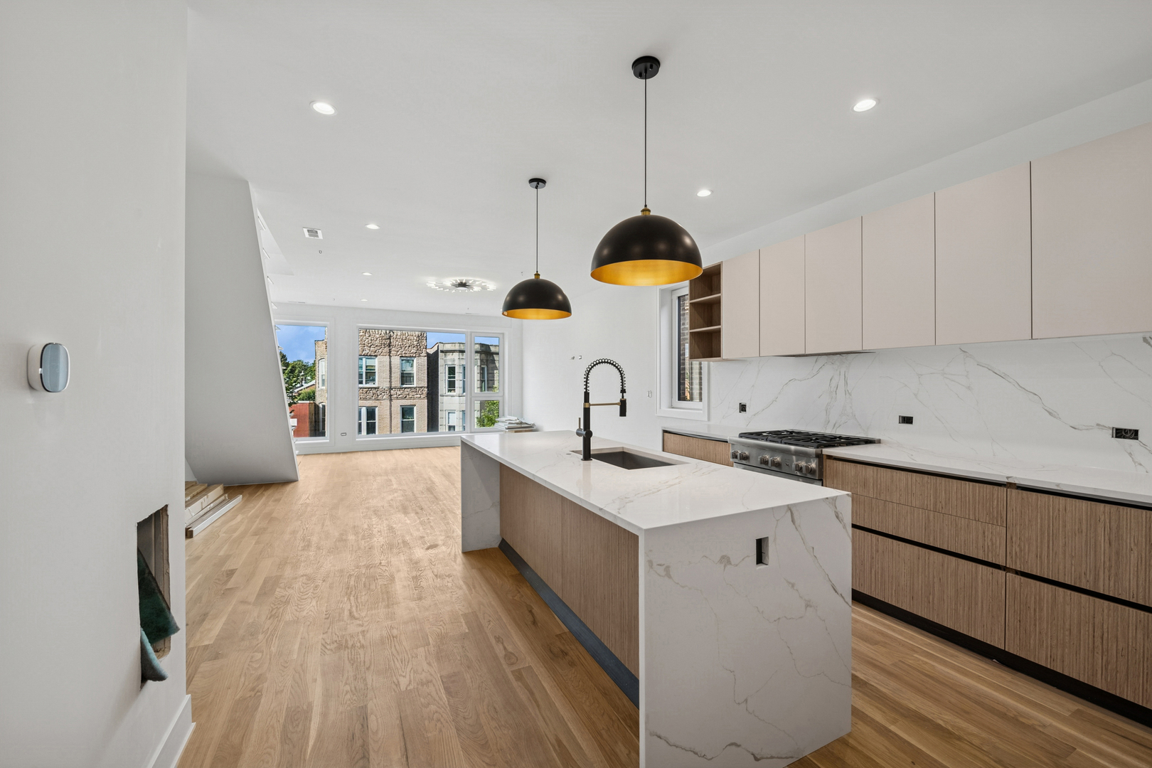 1325 N Artesian Ave #PH Chicago, IL 60622