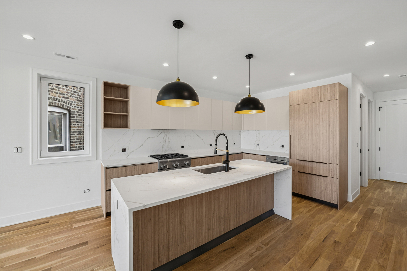 1325 N Artesian Ave #PH Chicago, IL 60622