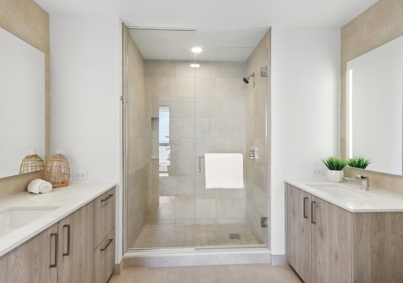 211 N Hbr Dr #408 Chicago, IL 60601