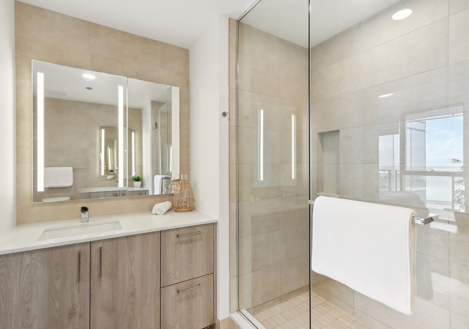 211 N Hbr Dr #408 Chicago, IL 60601