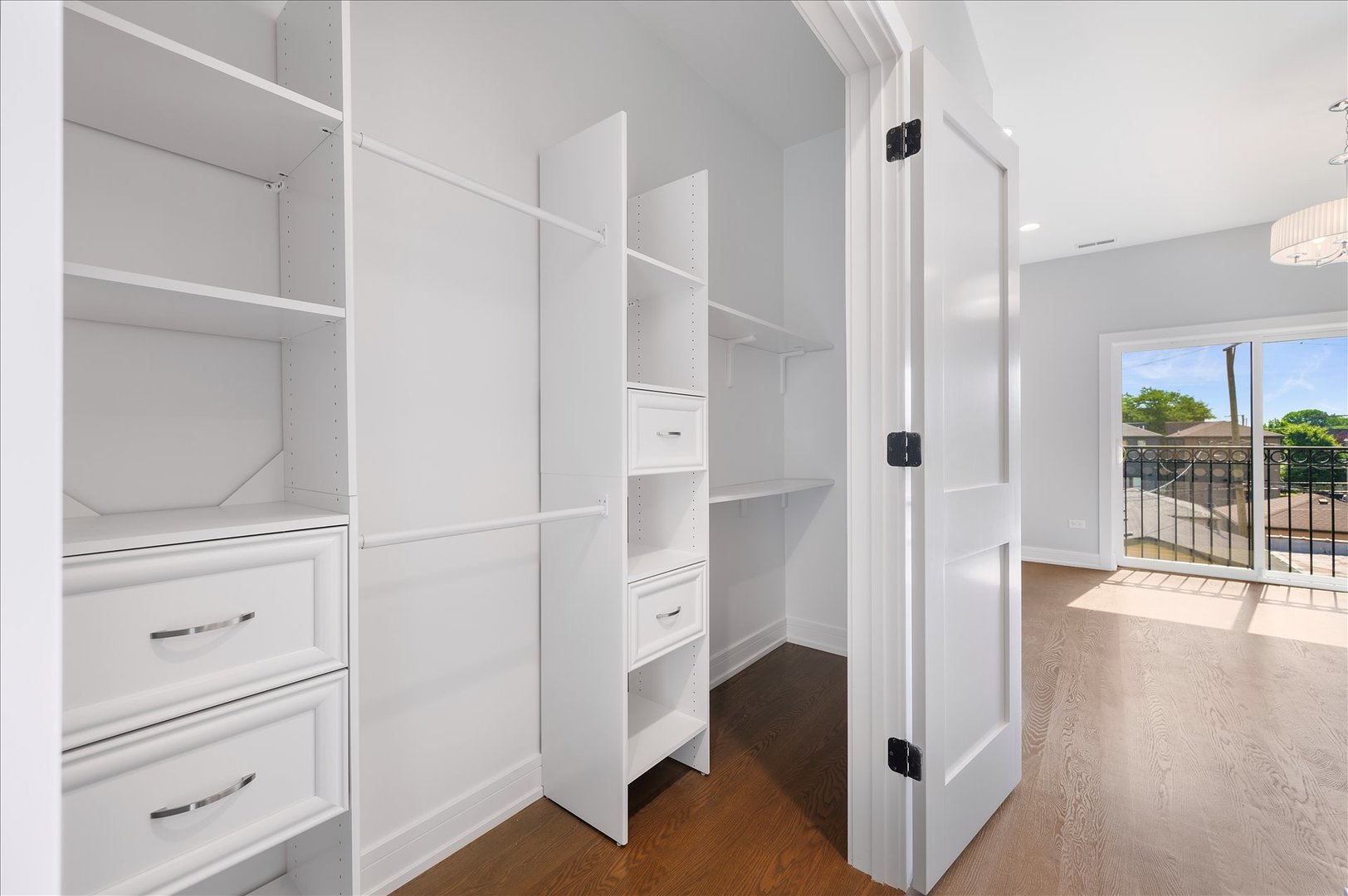 6241 S Woodlawn Ave Chicago, IL 60637