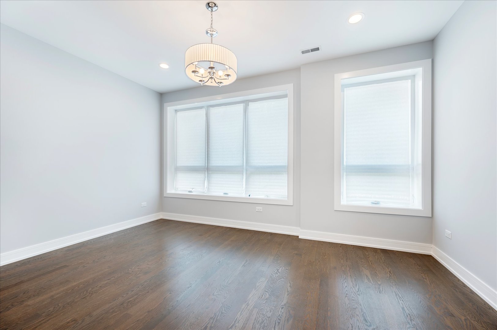 6241 S Woodlawn Ave Chicago, IL 60637