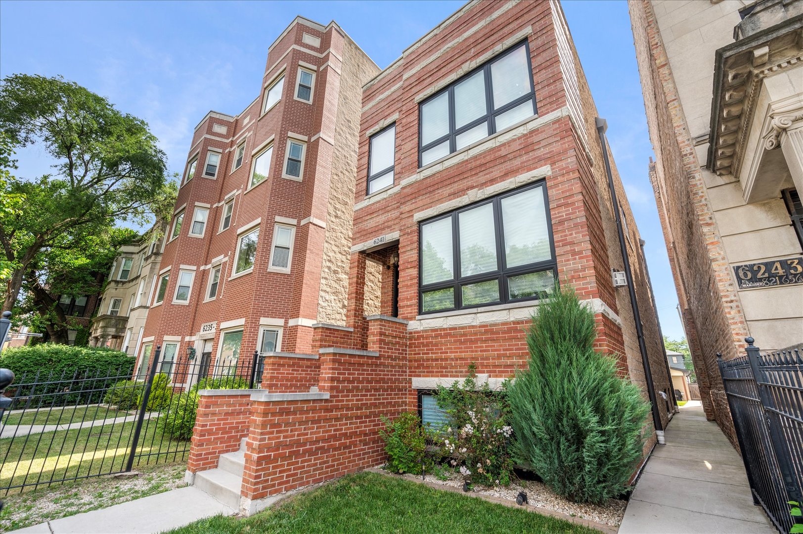 6241 S Woodlawn Ave Chicago, IL 60637