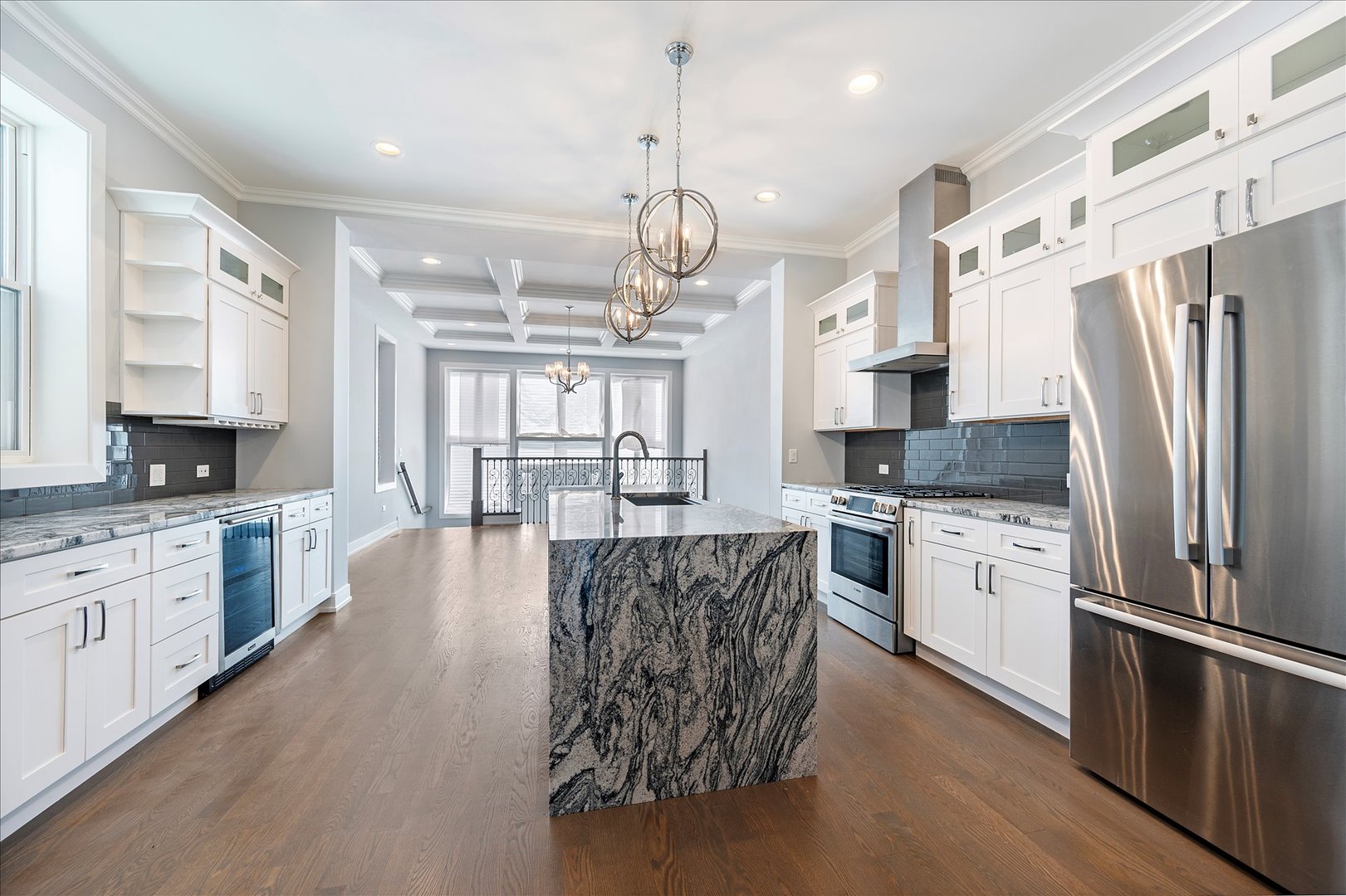 6241 S Woodlawn Ave Chicago, IL 60637