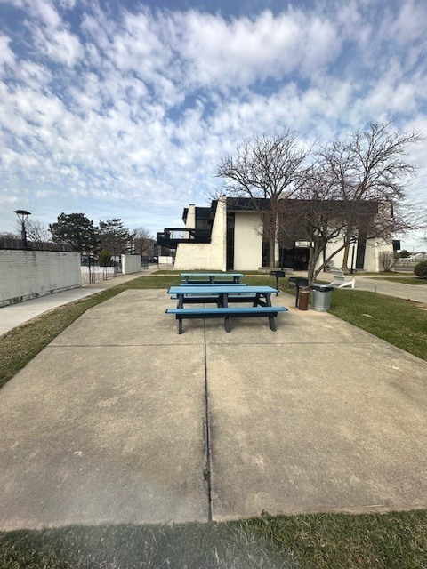 9098 W Ter Dr #3-I Niles, IL 60714