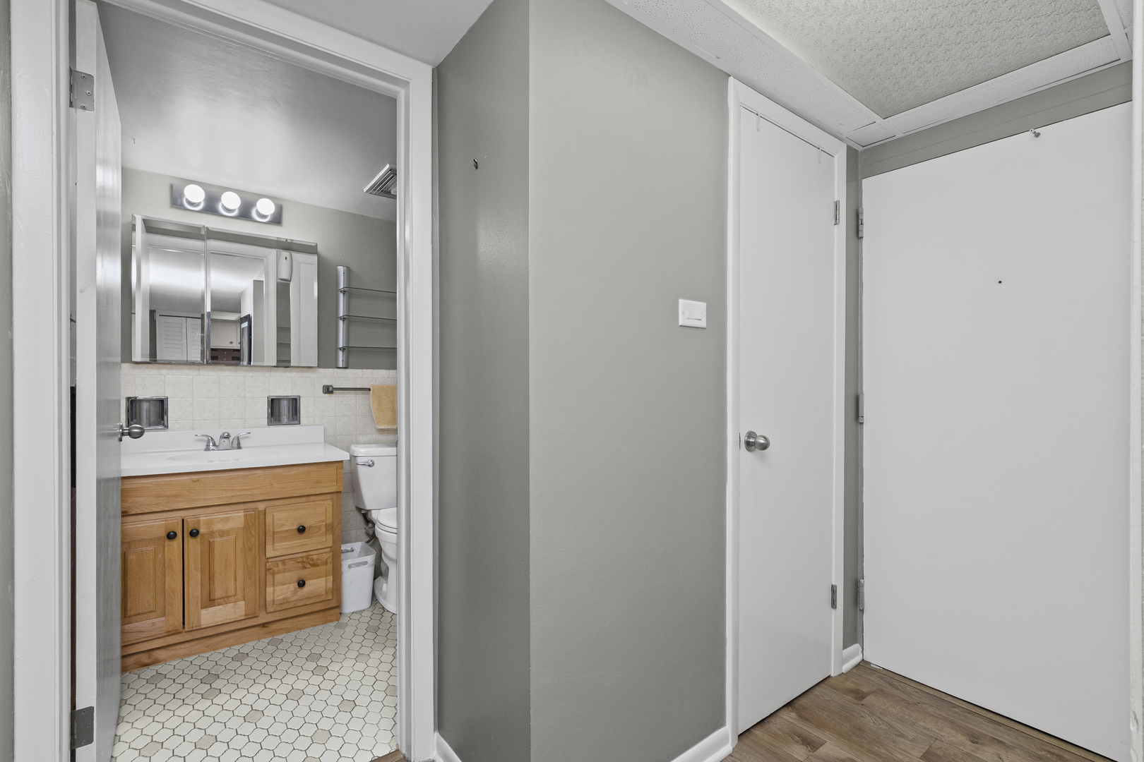 940 Holbrook Rd #8B Homewood, IL 60430