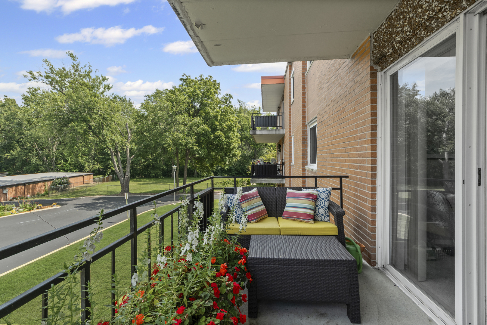 940 Holbrook Rd #8B Homewood, IL 60430