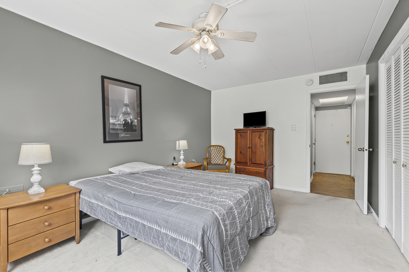 940 Holbrook Rd #8B Homewood, IL 60430