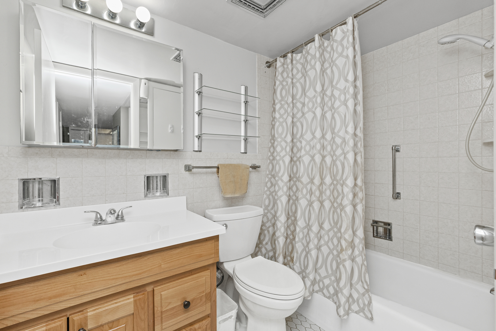 940 Holbrook Rd #8B Homewood, IL 60430