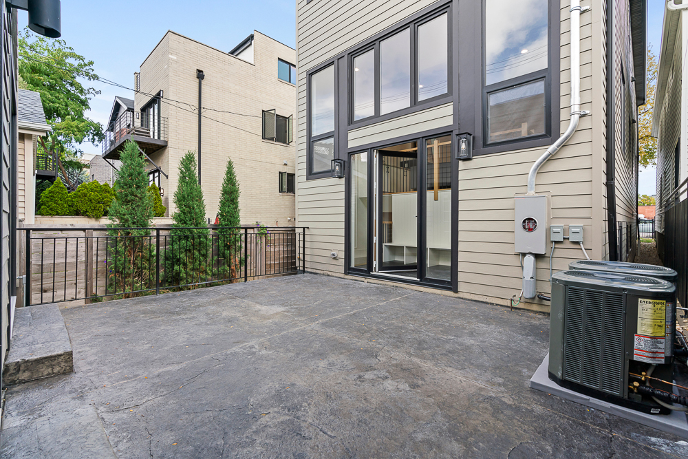 1916 N Hermitage Ave Chicago, IL 60622