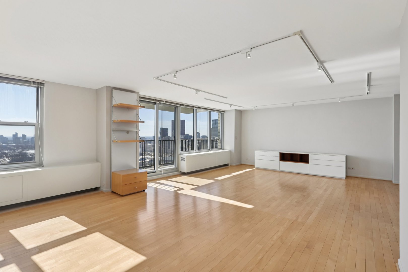 400 E Randolph St #3719-20 Chicago, IL 60601