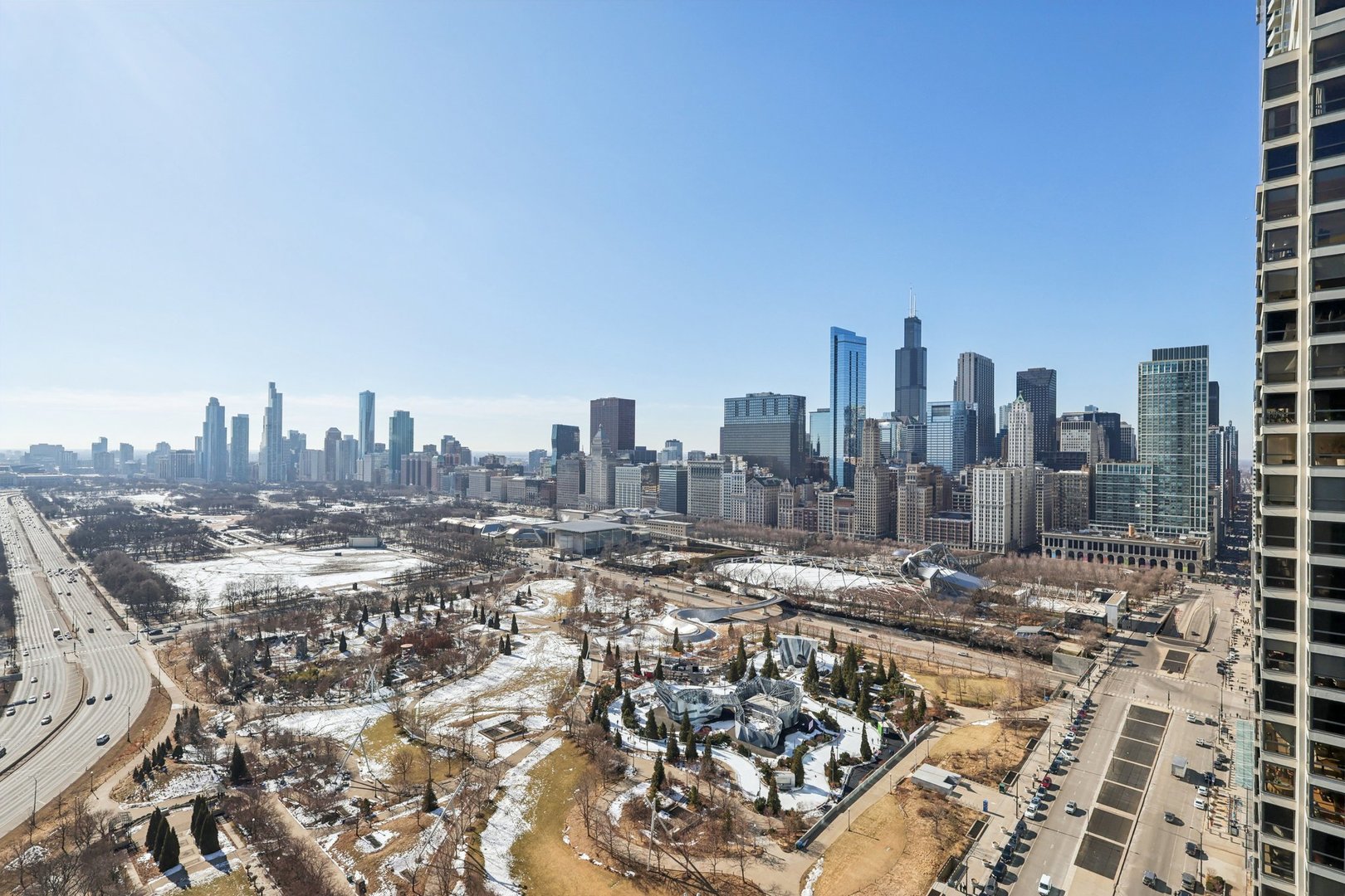 400 E Randolph St #3719-20 Chicago, IL 60601