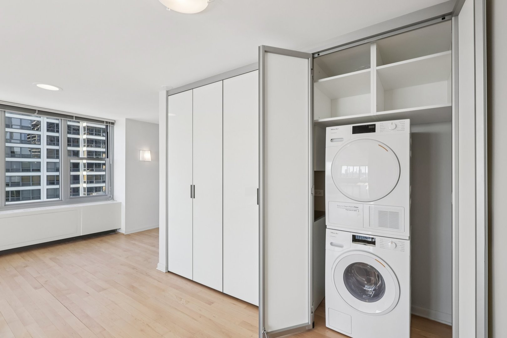 400 E Randolph St #3719-20 Chicago, IL 60601