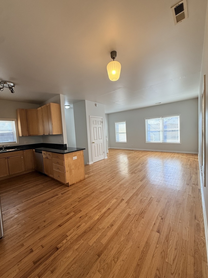 6823 S DORCHESTER Ave #3 Chicago, IL 60637