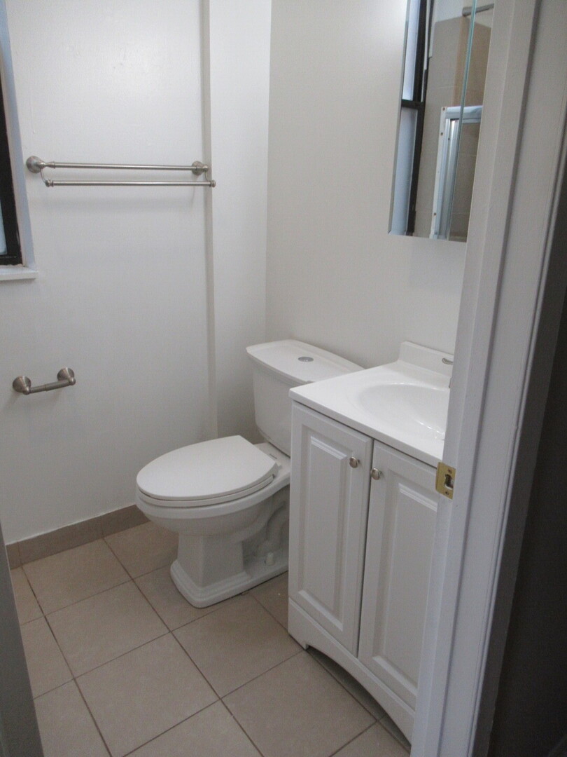 1536 W Monroe St #1 Chicago, IL 60607