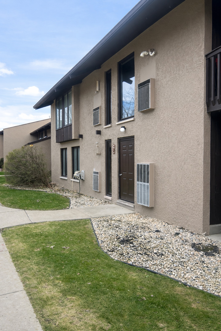 1050 Holbrook Rd #I Homewood, IL 60430