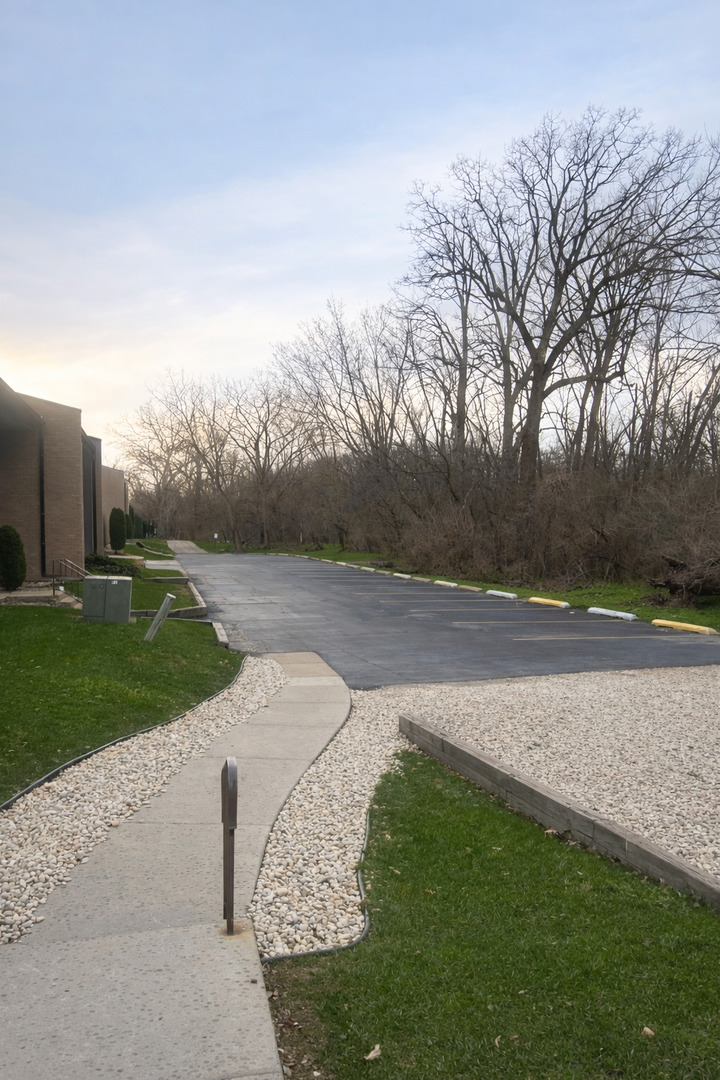 1050 Holbrook Rd #I Homewood, IL 60430