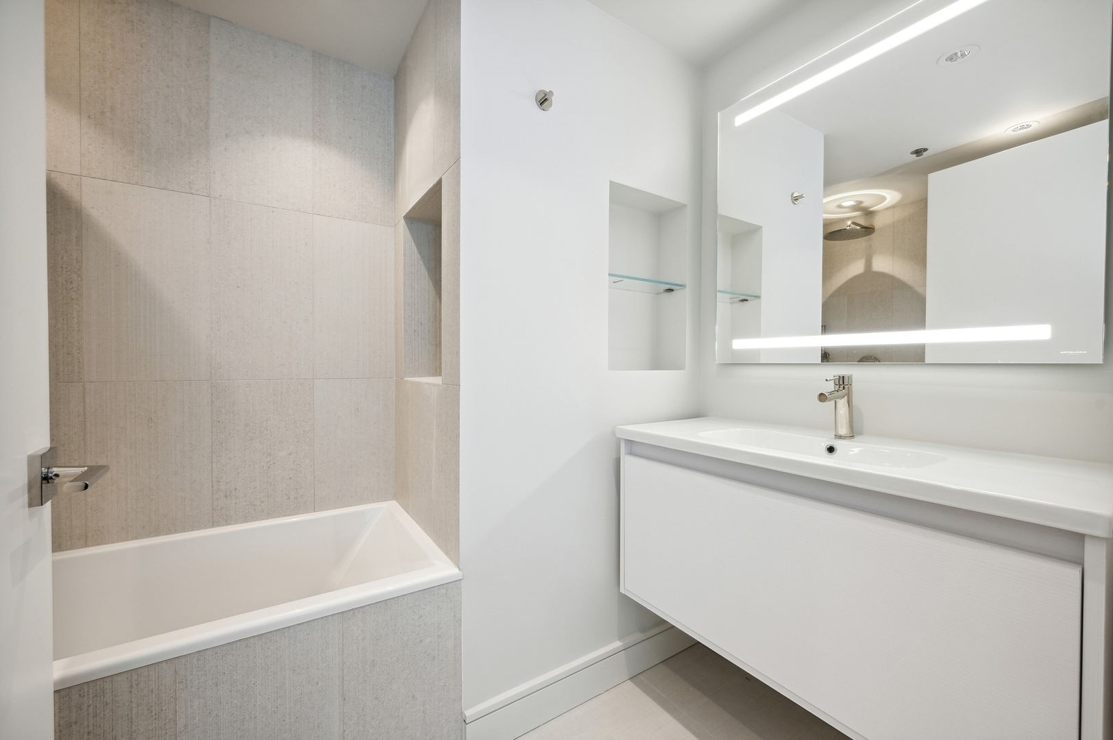 161 E Chicago Ave #60M1-N2 Chicago, IL 60611