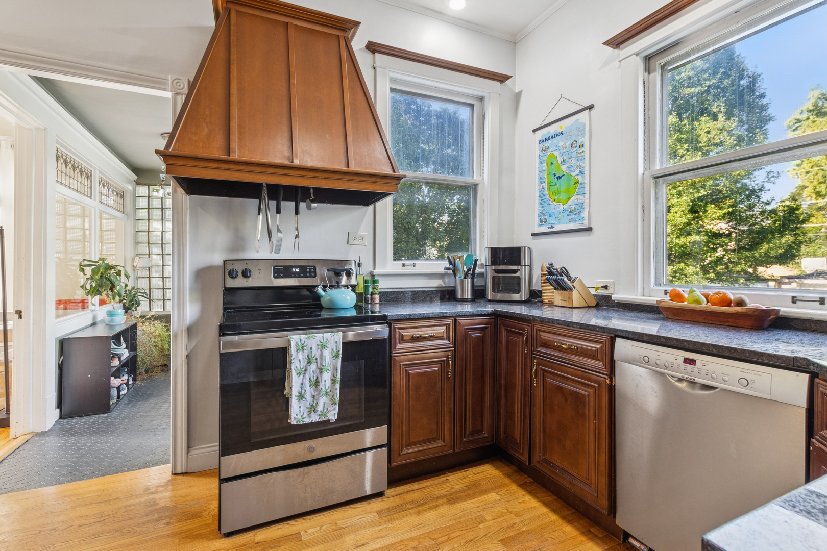 143 N Taylor Ave Oak Park, IL 60302