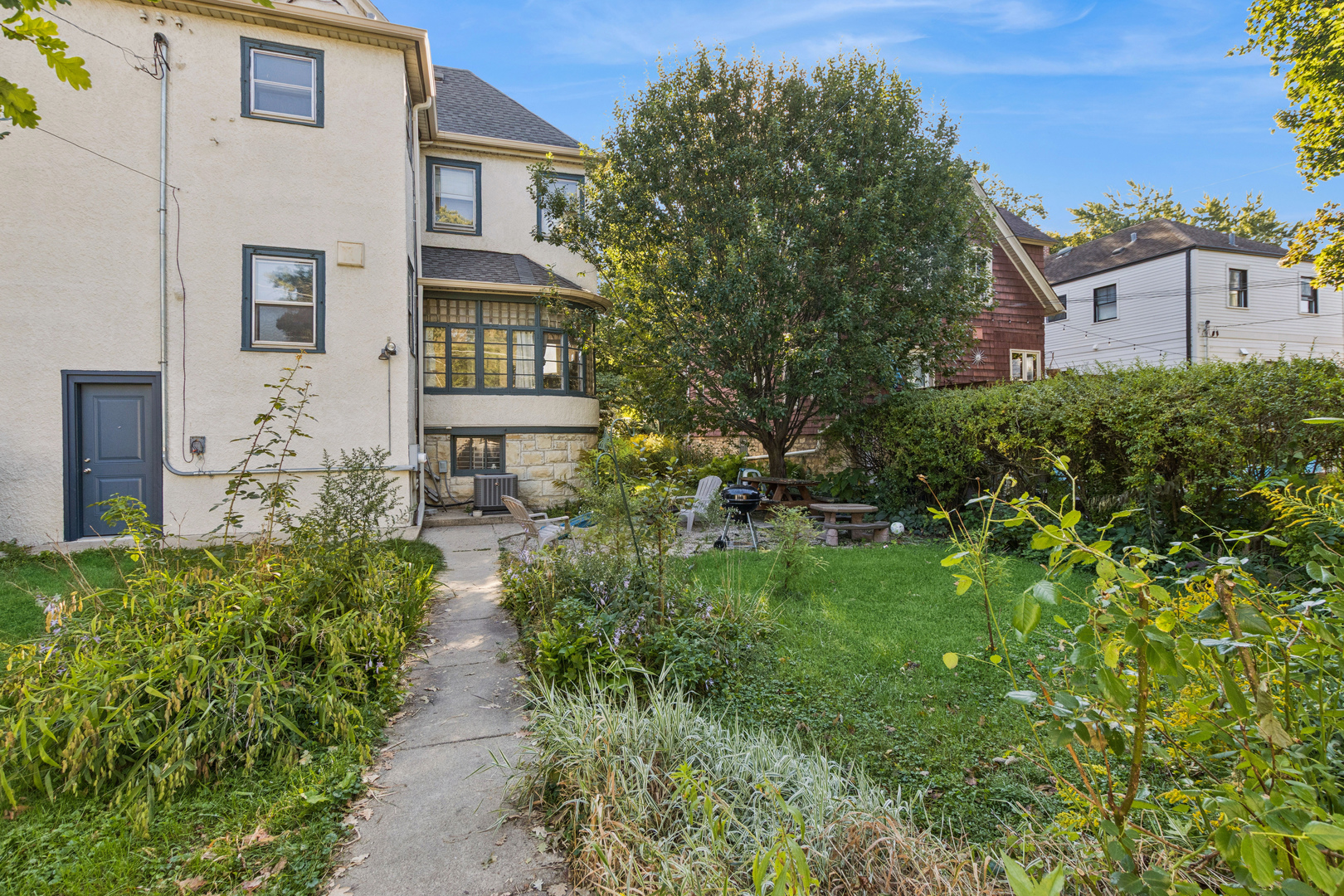 143 N Taylor Ave Oak Park, IL 60302