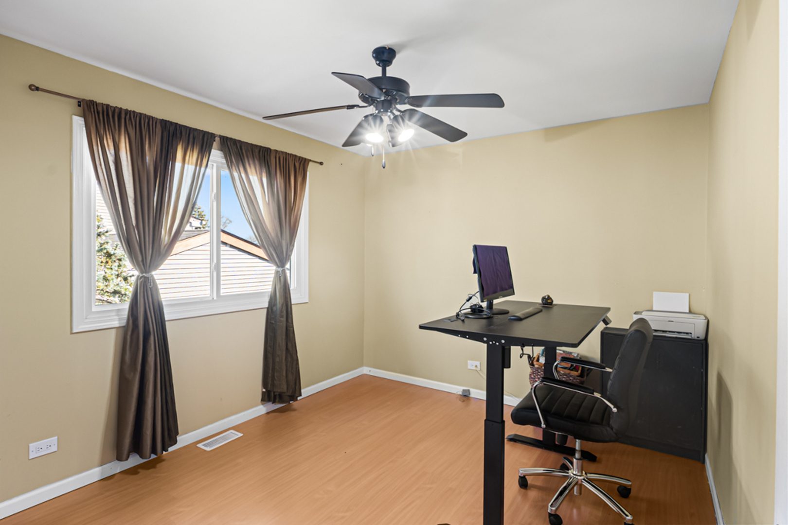 51 W Stevenson Dr Glendale Heights, IL 60139