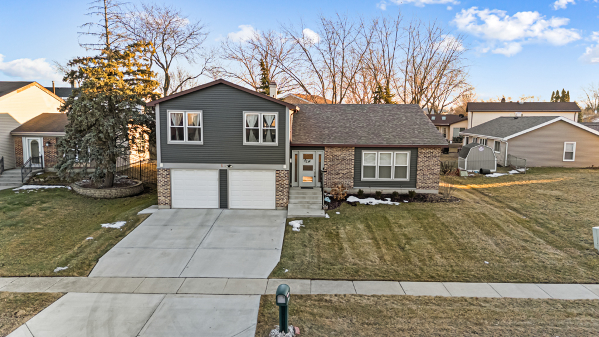 51 W Stevenson Dr Glendale Heights, IL 60139