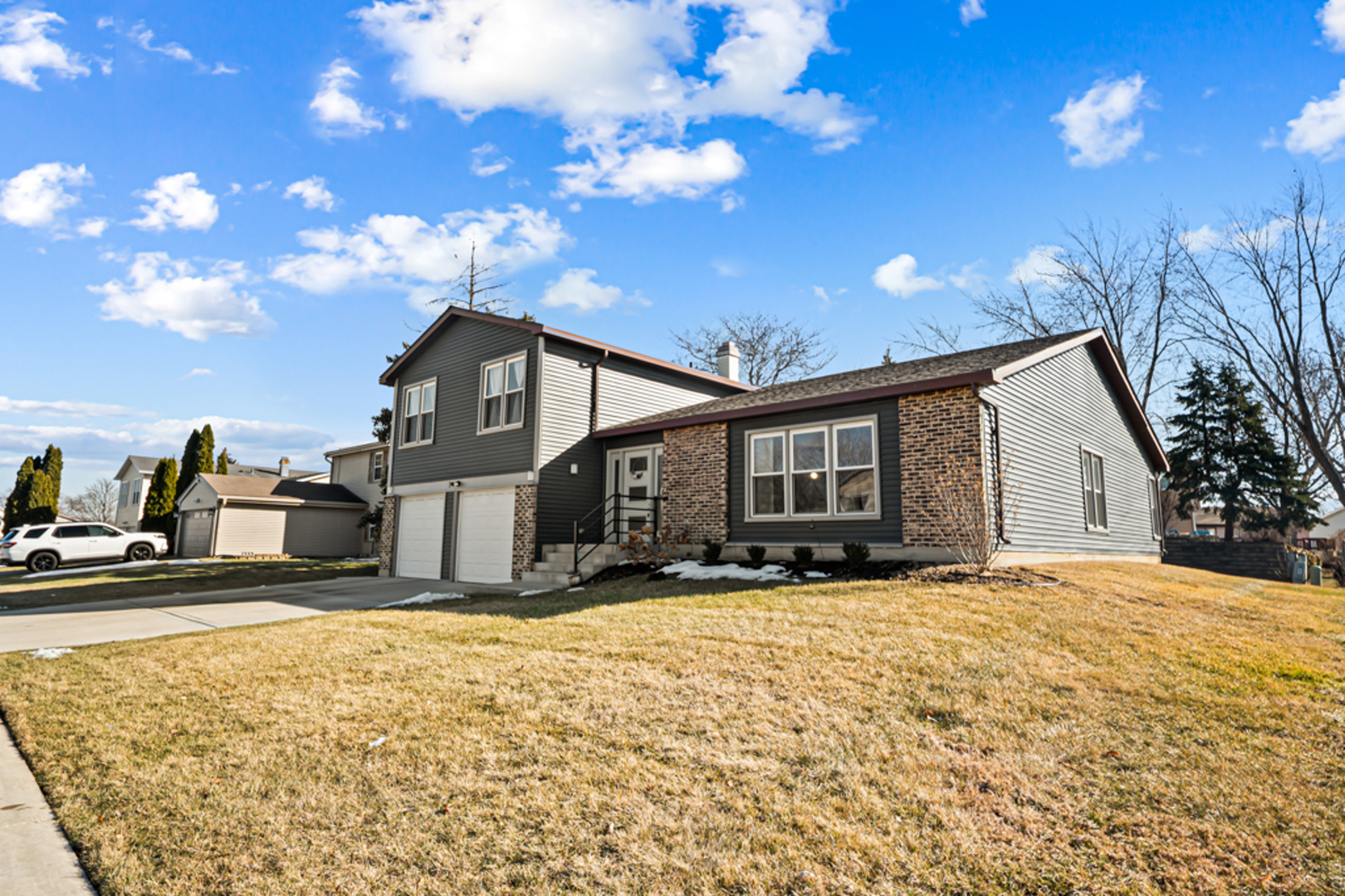 51 W Stevenson Dr Glendale Heights, IL 60139