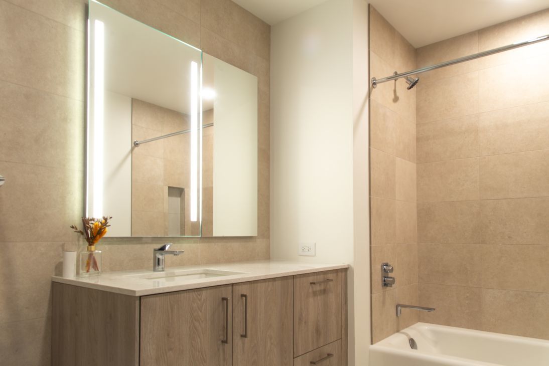 211 N Hbr Dr #1307 Chicago, IL 60601