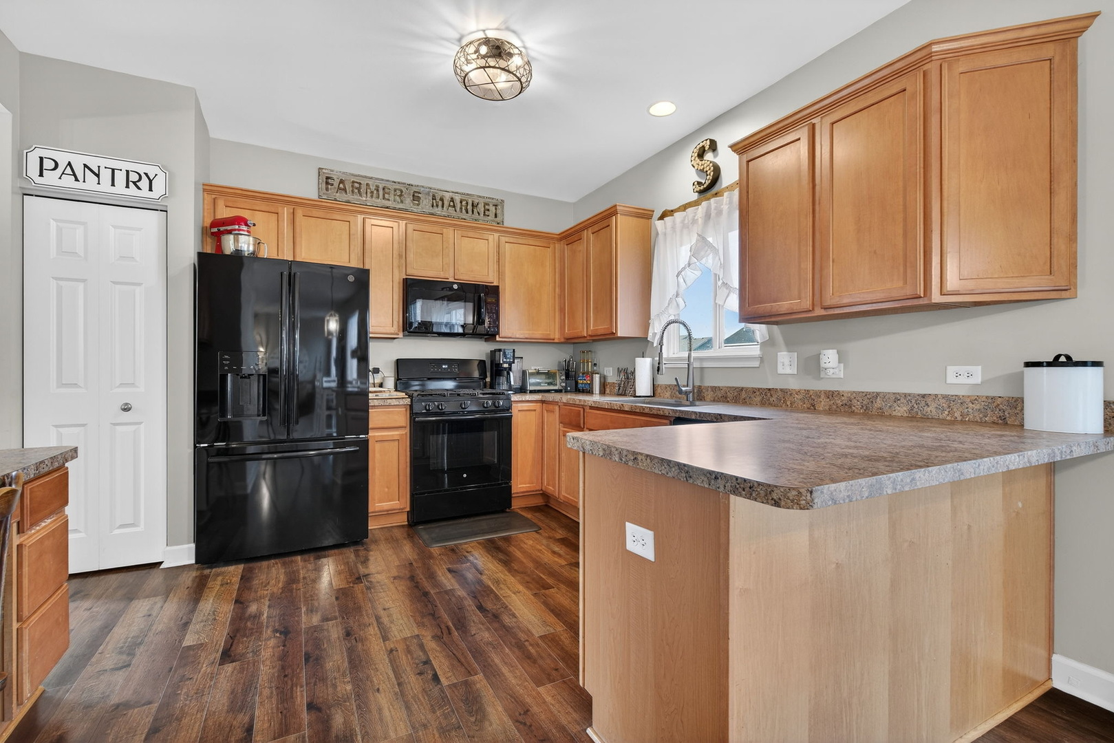 1815 Wild Rose Trl Joliet, IL 60431