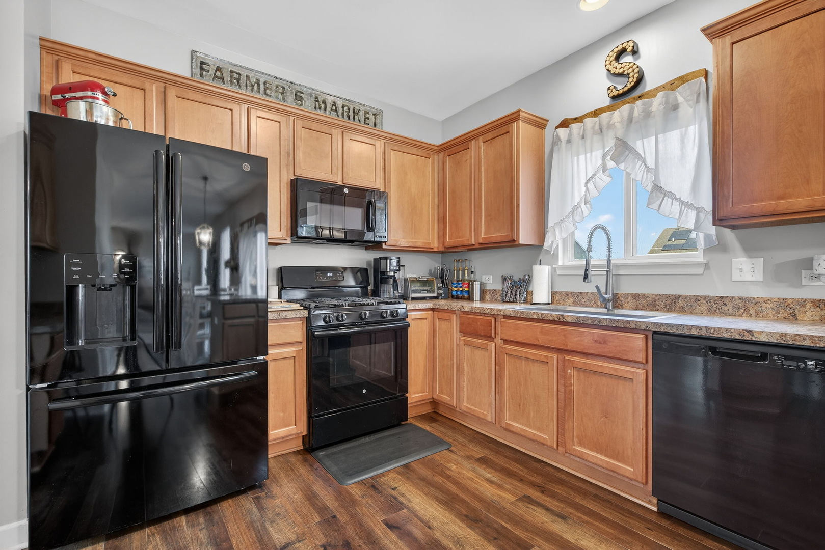 1815 Wild Rose Trl Joliet, IL 60431