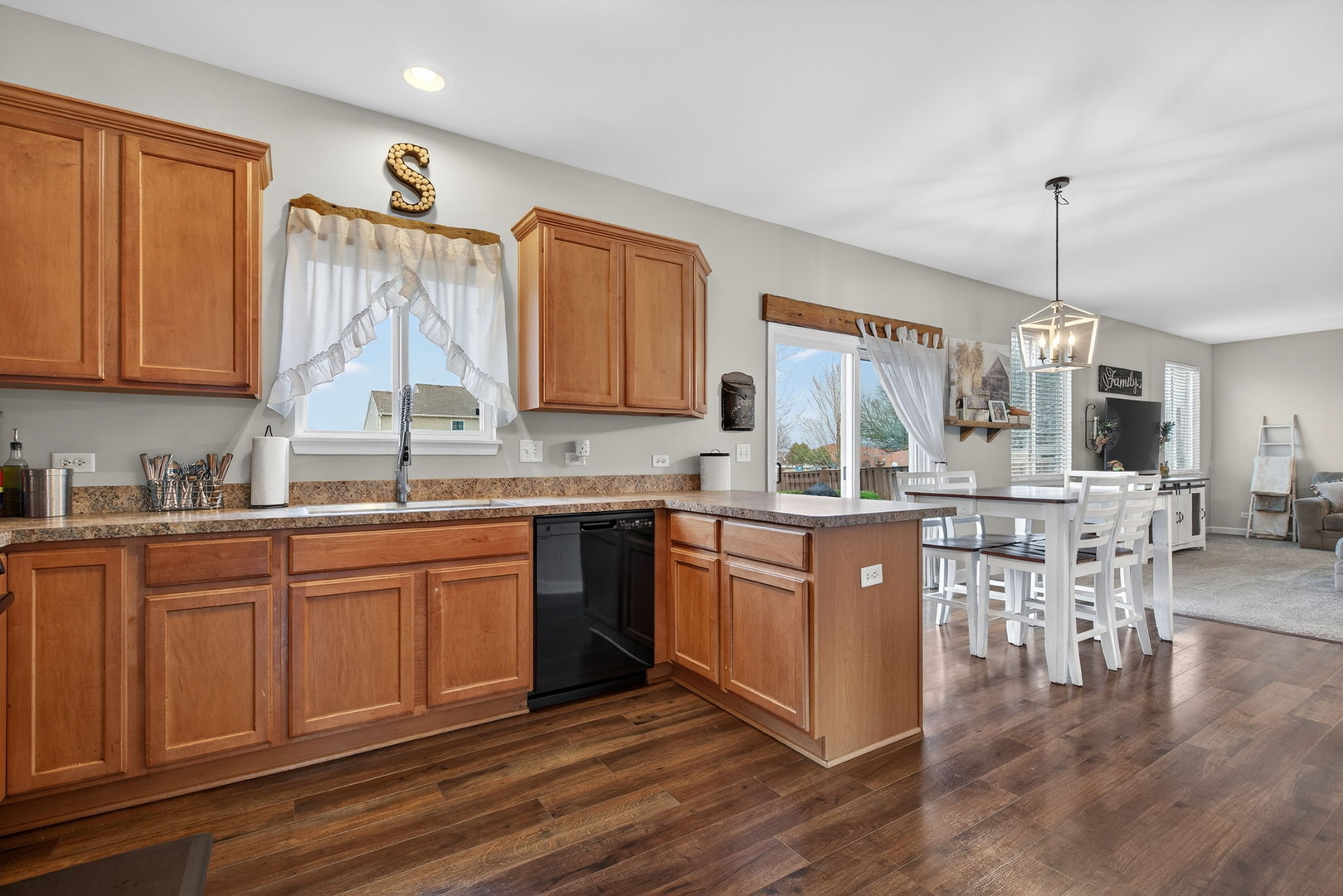 1815 Wild Rose Trl Joliet, IL 60431