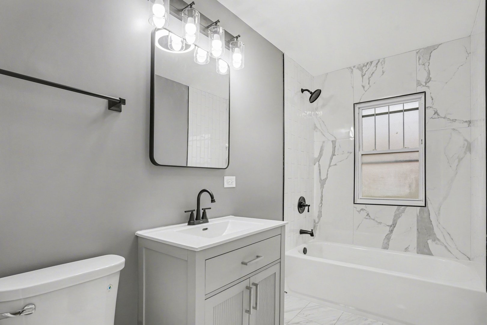 811 Kelly Ave Joliet, IL 60435