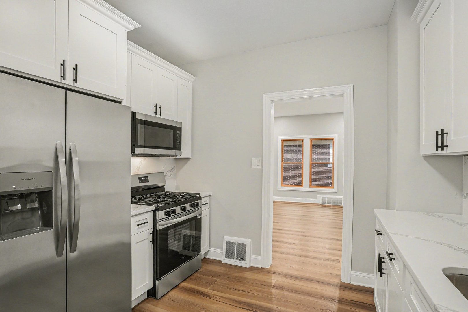 811 Kelly Ave Joliet, IL 60435