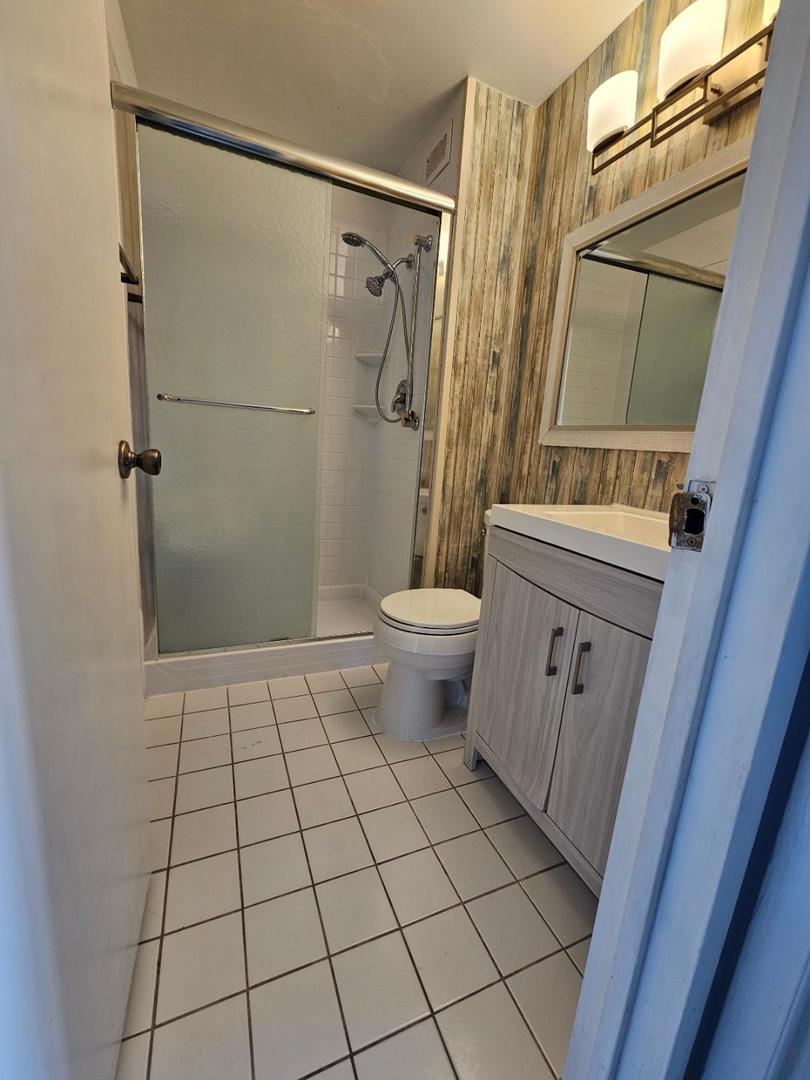 8801 W Golf Rd #2A Niles, IL 60714