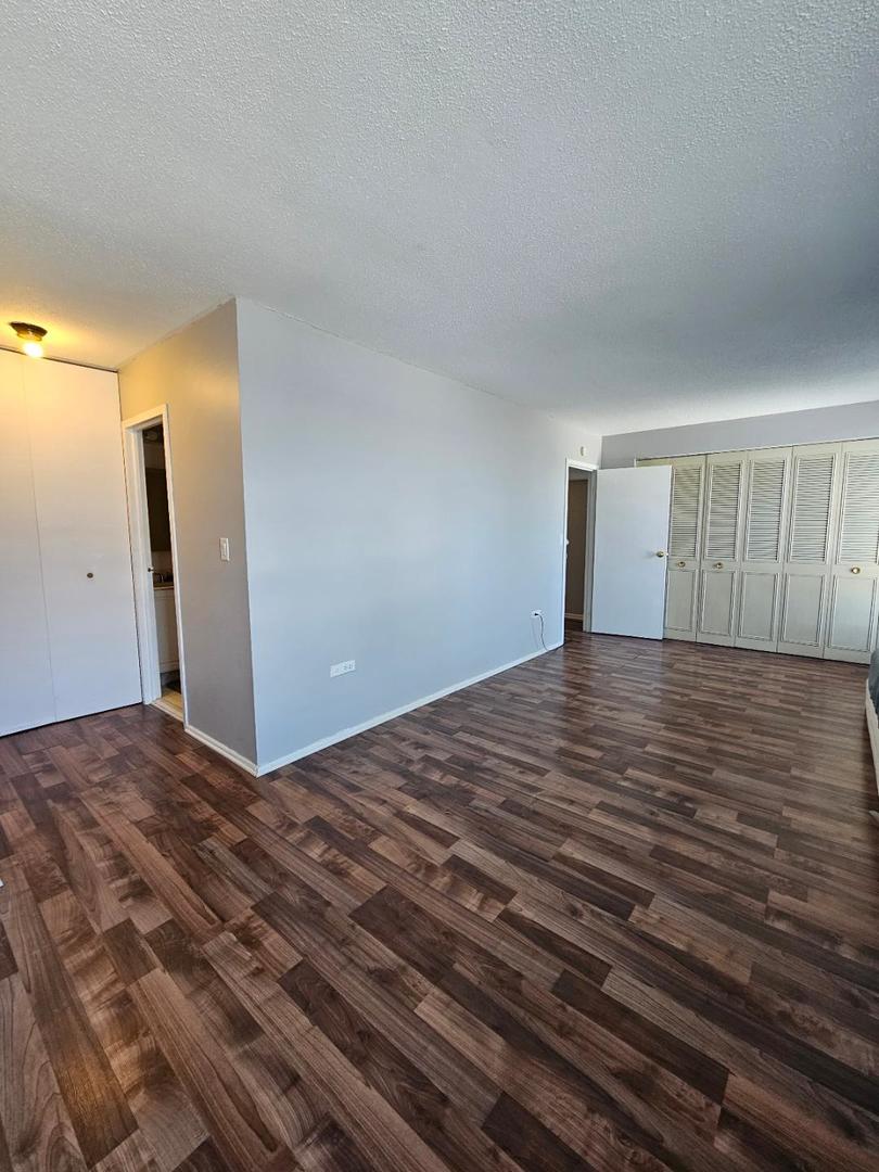 8801 W Golf Rd #2A Niles, IL 60714