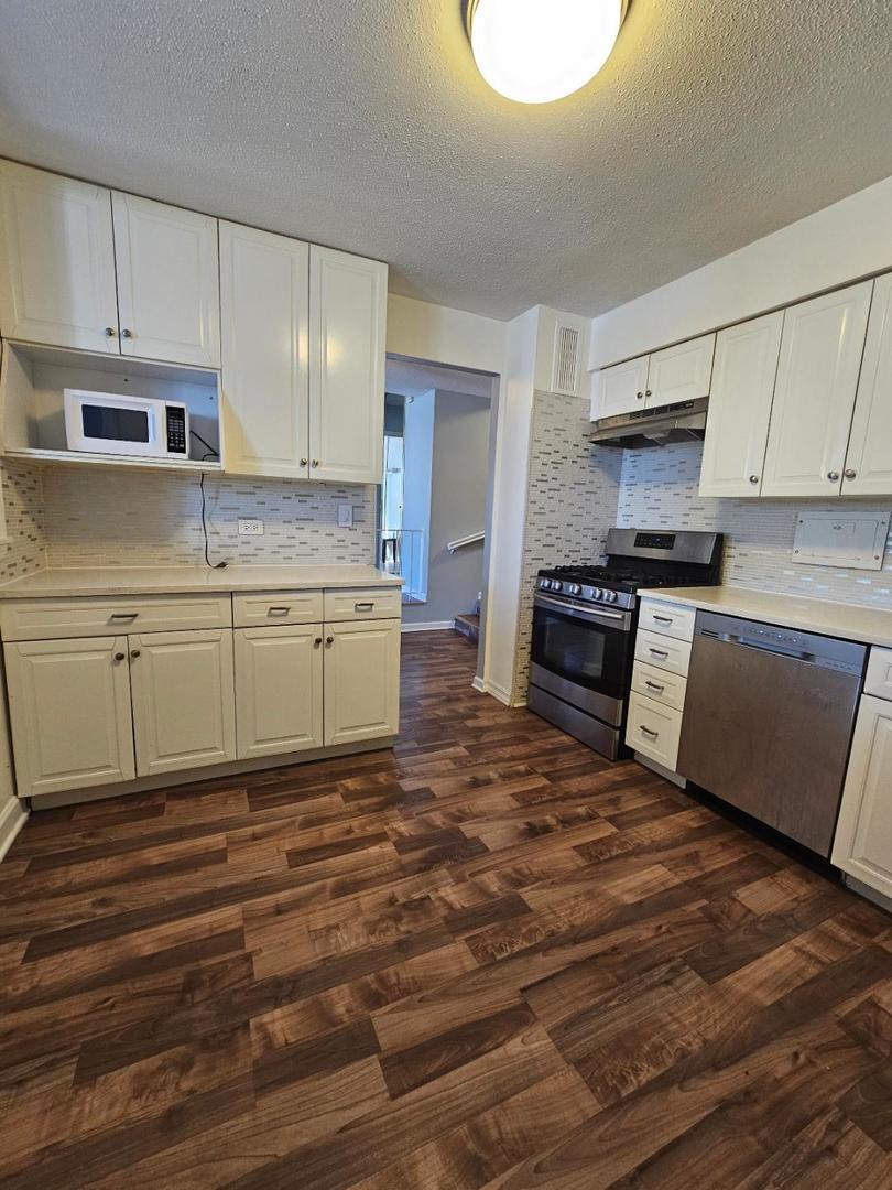 8801 W Golf Rd #2A Niles, IL 60714