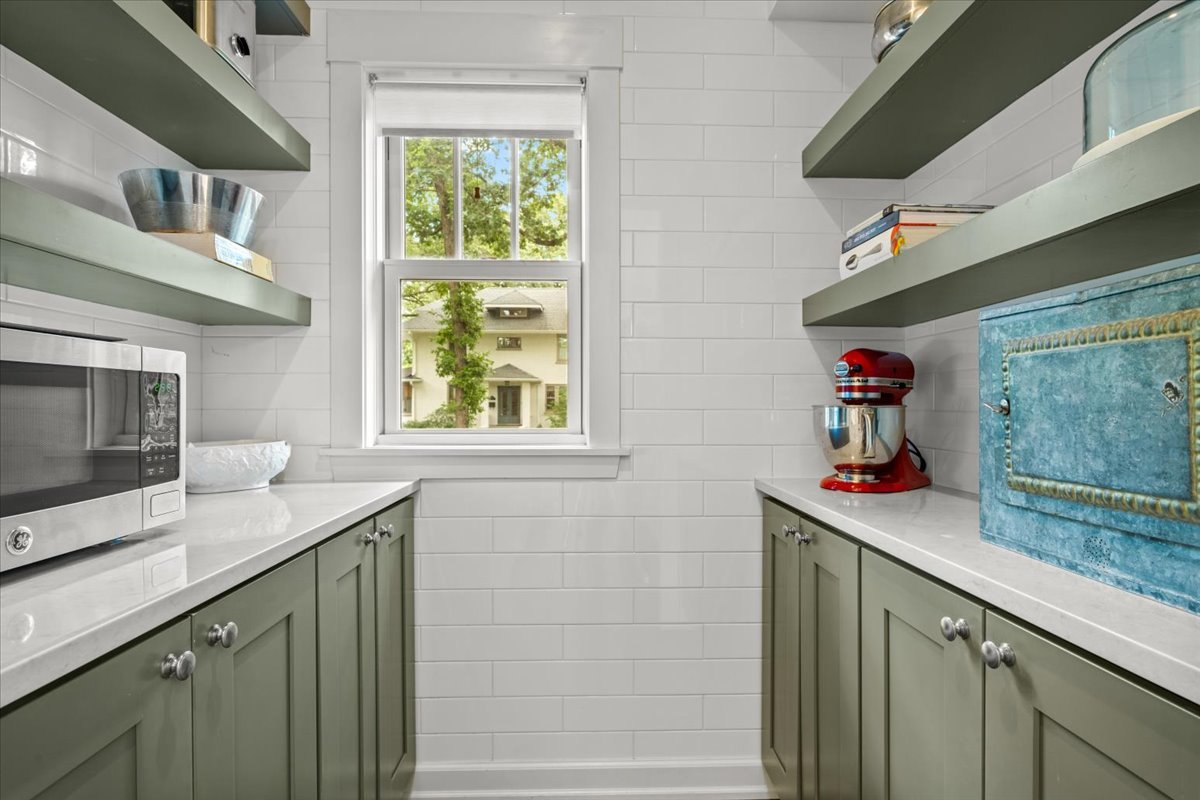 1303 Maple Ave Wilmette, IL 60091