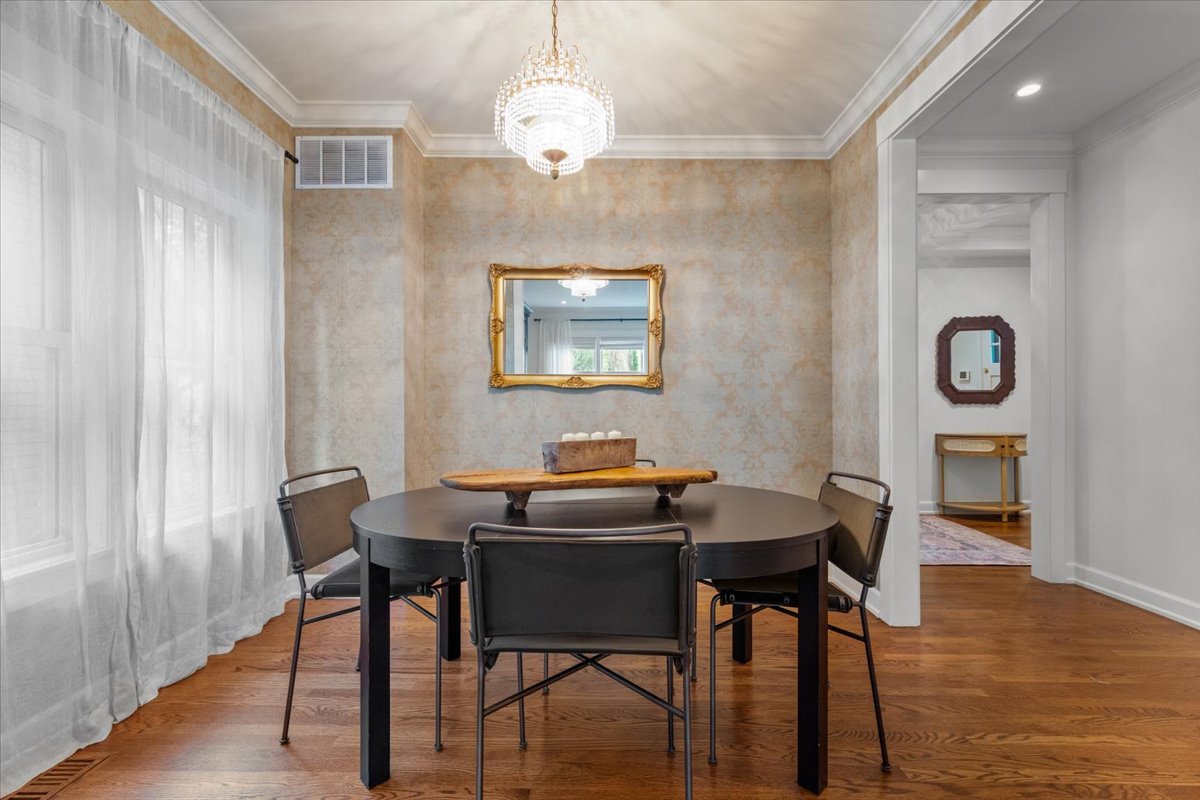 1303 Maple Ave Wilmette, IL 60091