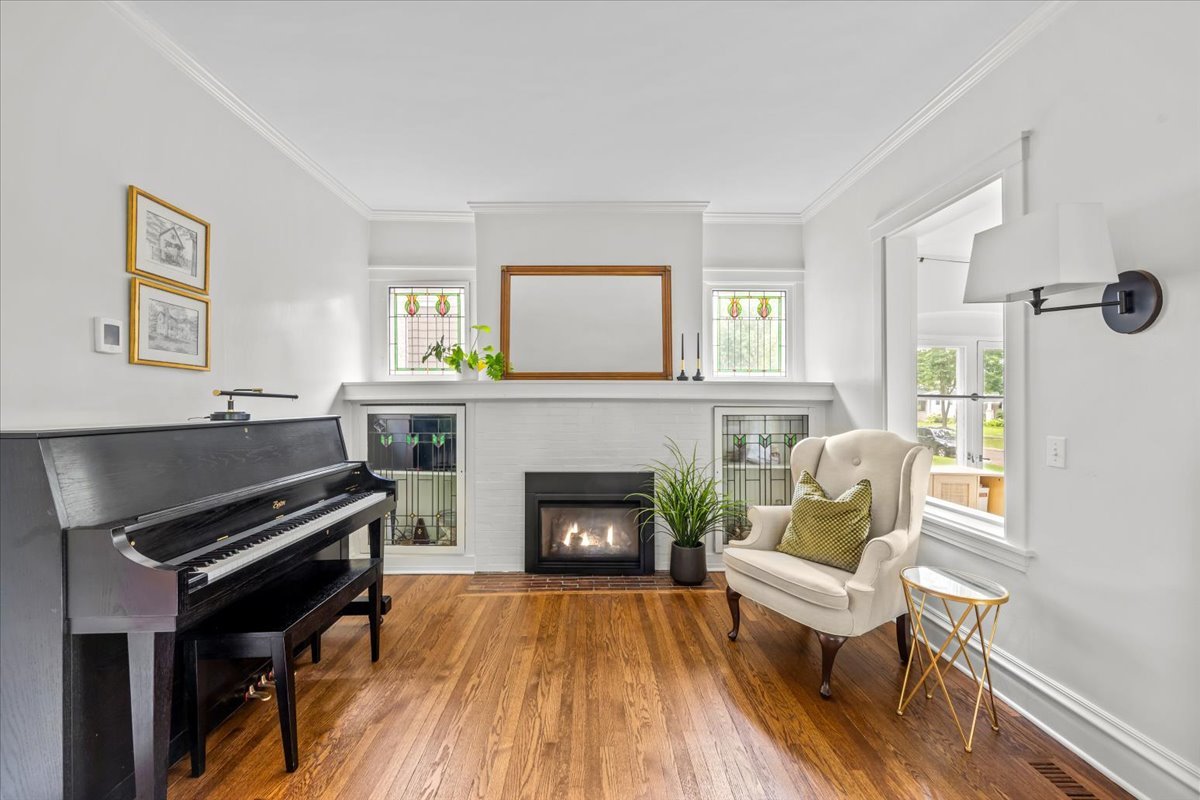 1303 Maple Ave Wilmette, IL 60091